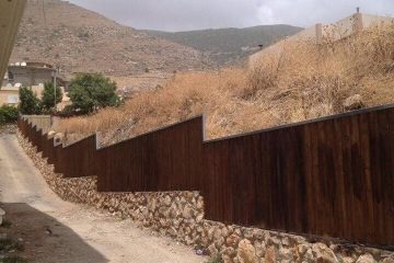 גדרות עץ ושערים